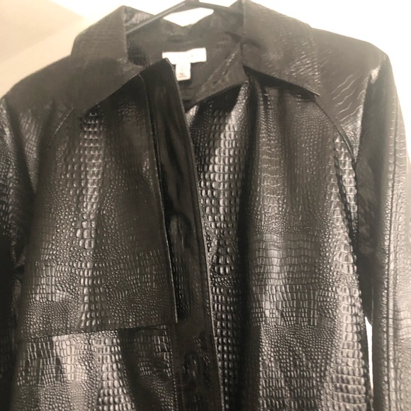 black belted faux croc embossed shacket - Picture 3 of 7